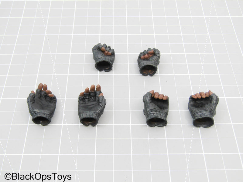 Load image into Gallery viewer, Black Gloved Hand Set in The Falcon Likeness (Hot Toys)
