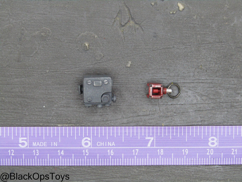 Load image into Gallery viewer, Red Barrel Plug w/PEQ
