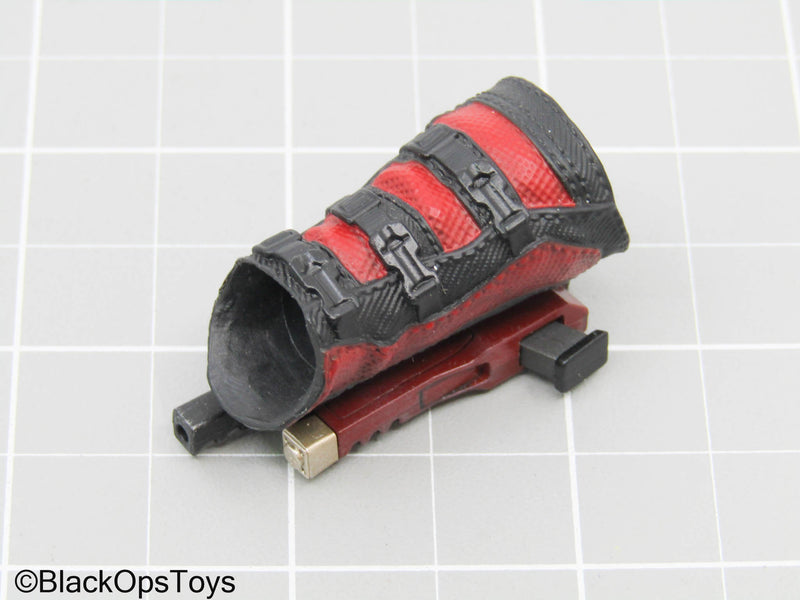 Load image into Gallery viewer, Single Wrist Magnum in Deadshot Likeness (Hot Toys)
