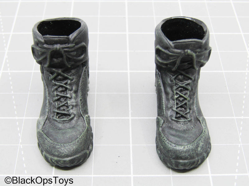 Load image into Gallery viewer, Female Black Hiking Boots (Foot Type)
