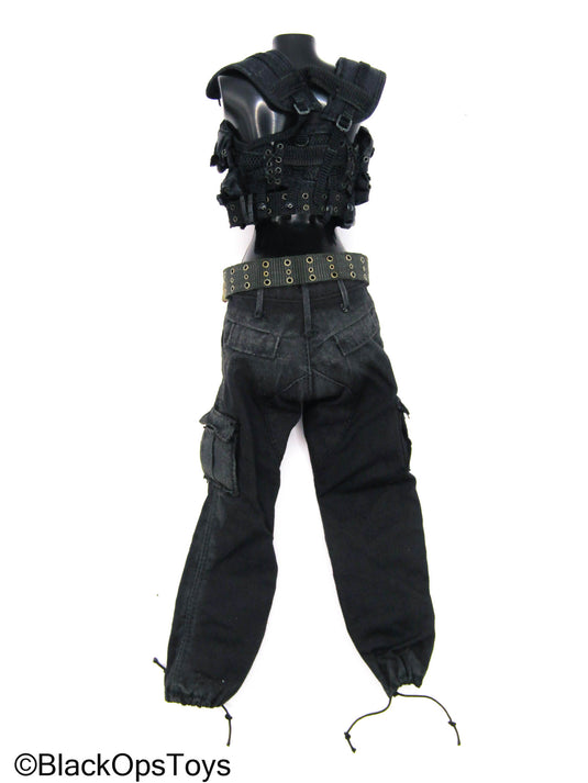 Hot Toys Terminator Sarah Connor - Black Vest w/Pants