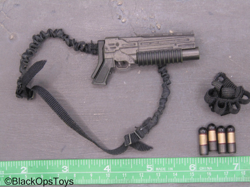 Load image into Gallery viewer, Hot Toys Terminator John Connor - 40mm Grenade Launcher w/Shells
