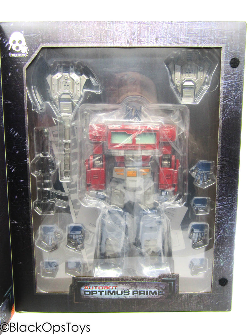 Load image into Gallery viewer, Transformers - Autobot Optimus Prime DLX - MINT IN BOX
