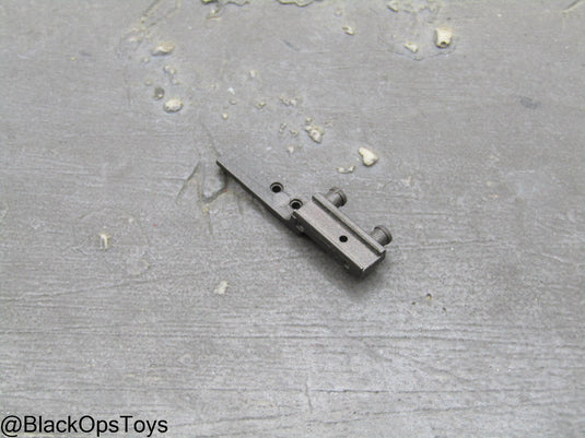 Grey Riser Mount