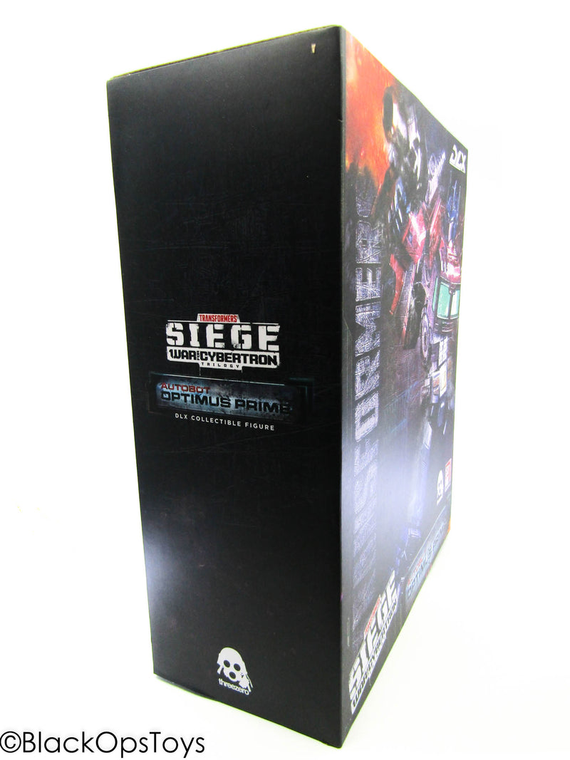 Load image into Gallery viewer, Transformers - Autobot Optimus Prime DLX - MINT IN BOX
