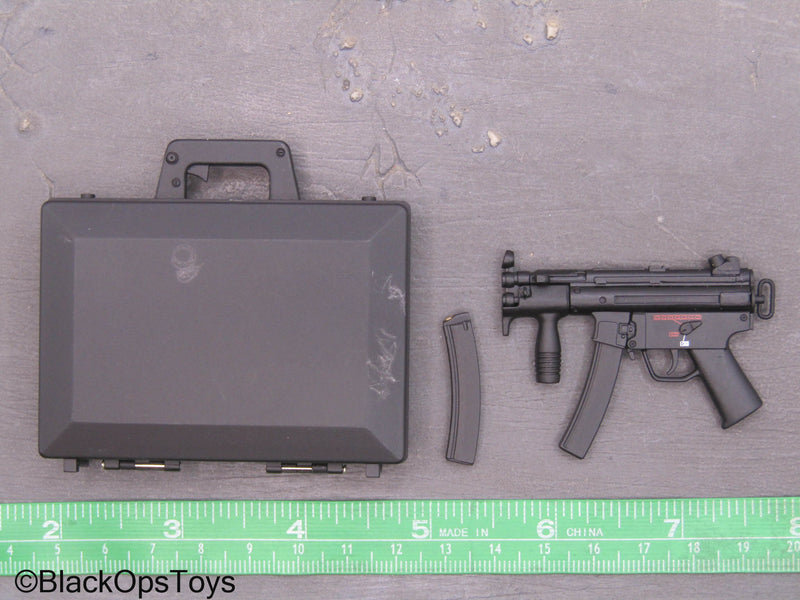 Load image into Gallery viewer, Dragon Models - MP5K Submachine Gun w/Black Case
