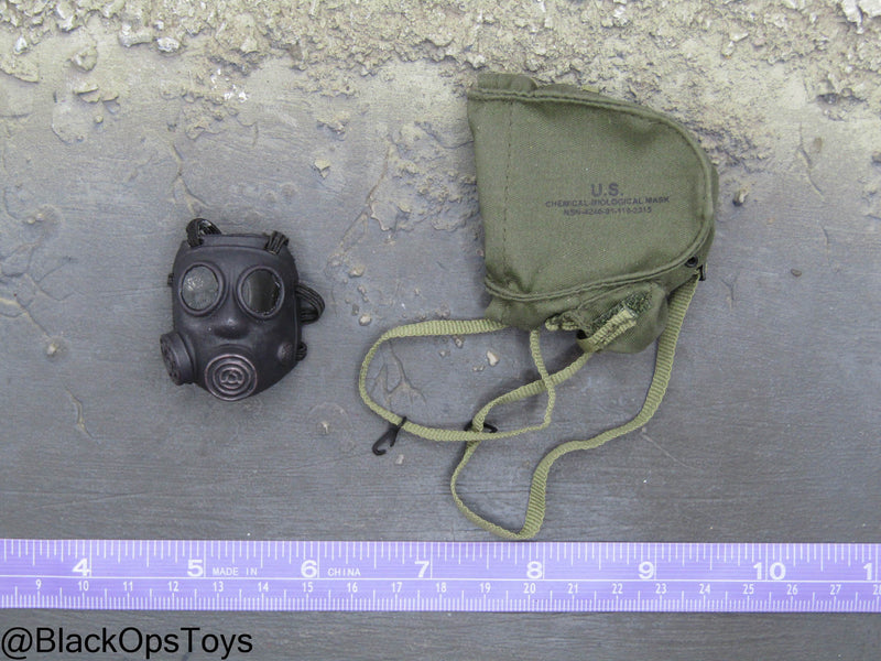 Load image into Gallery viewer, Vietnam Era Gas Mask w/Pouch
