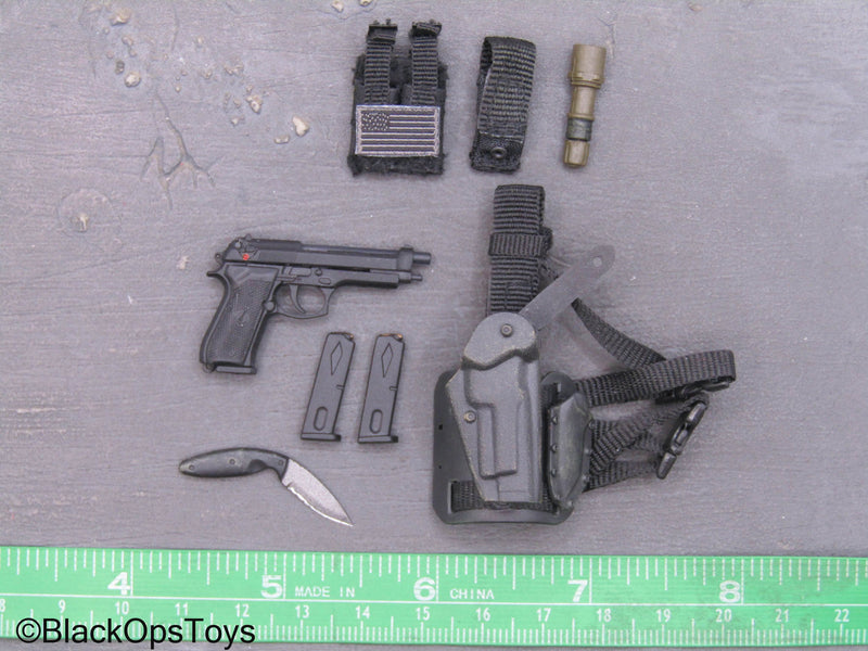 Load image into Gallery viewer, Hot Toys - M9 Pistol w/Drop Leg Holster &amp; Gear Set
