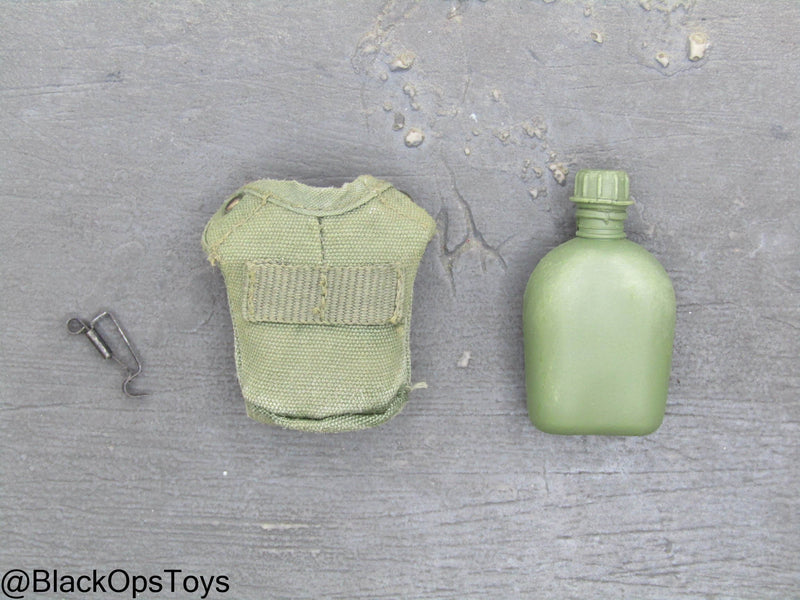 Load image into Gallery viewer, Vietnam Era Canteen w/Pouch &amp; Alice Clip

