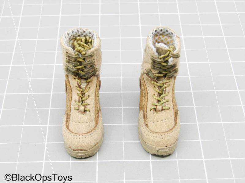 Load image into Gallery viewer, Tan Combat Boots (Peg Type) (DAM Toys)
