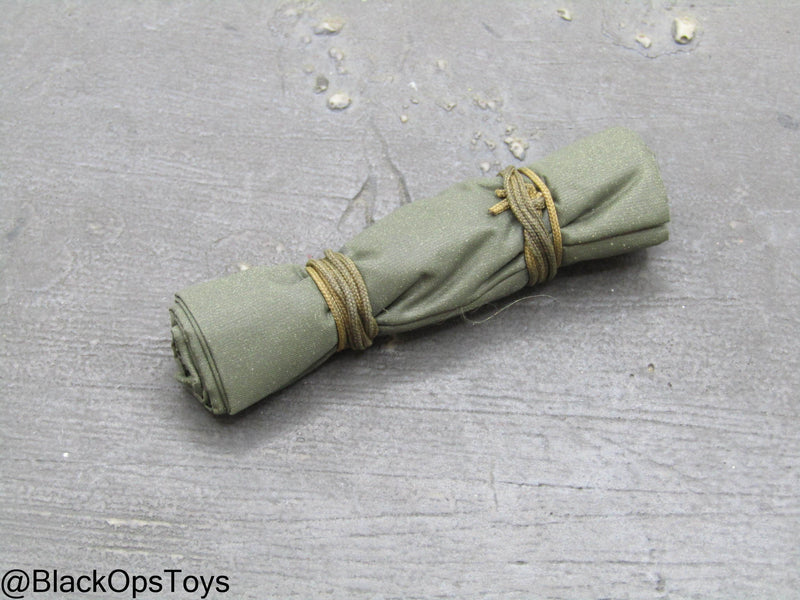 Load image into Gallery viewer, Vietnam Era OD Green Rolled Poncho
