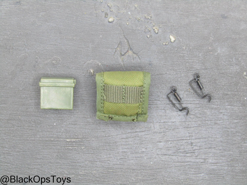 Load image into Gallery viewer, Vietnam Era OD Green Multipurpose Pouch w/Alice Clips
