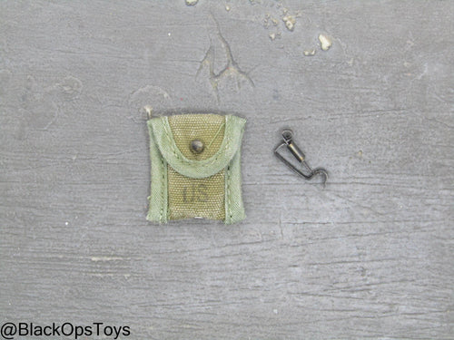 Vietnam Era OD Green Envelope Pouch w/Alice Clip