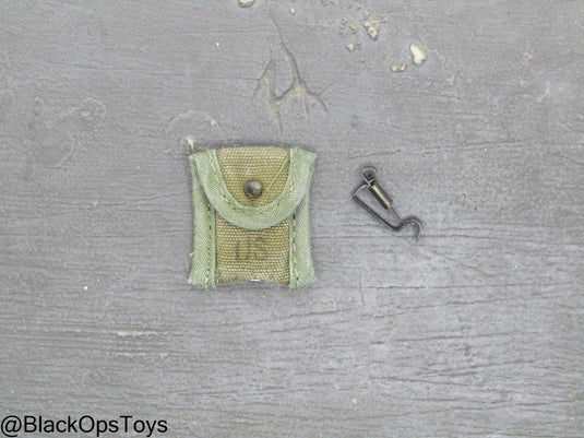 Vietnam Era OD Green Envelope Pouch w/Alice Clip