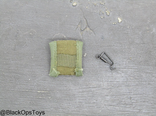 Vietnam Era OD Green Envelope Pouch w/Alice Clip