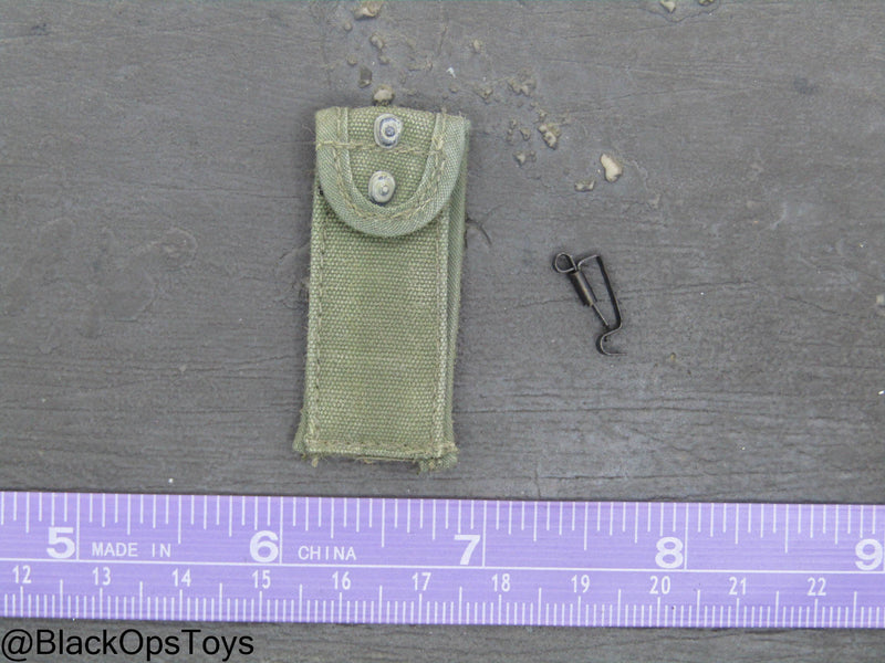 Load image into Gallery viewer, Vietnam Era OD Green Magazine Pouch w/Alice Clip
