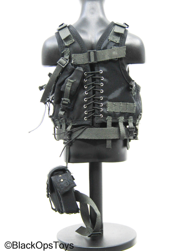Load image into Gallery viewer, Black GIGN Assault Vest w/ Utility Pouch (Hot Toys)

