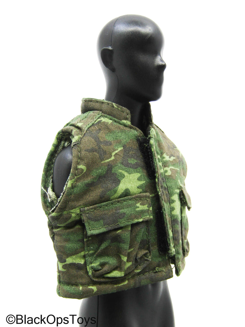 Load image into Gallery viewer, Bam 1/6 Woodland Camo Flak Vest (SOTW)
