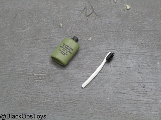 Vietnam Era Weapon Cleaner w/Toothbrush