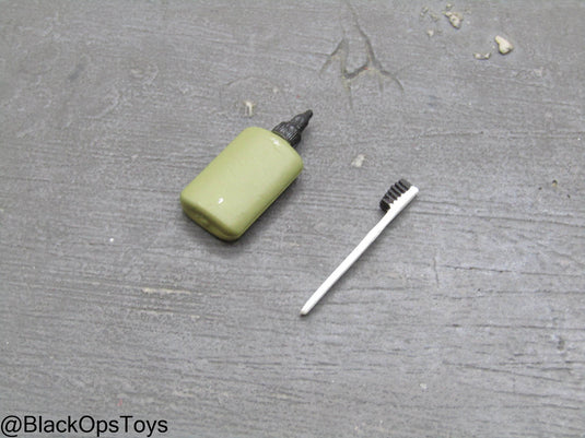 Vietnam Era Weapon Cleaner w/Toothbrush