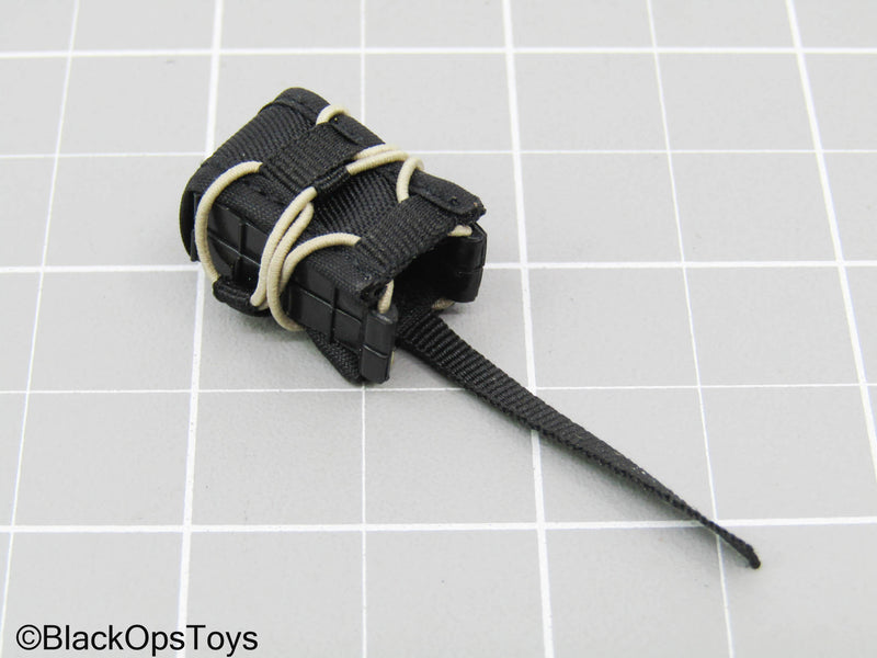 Load image into Gallery viewer, The Darkzone Agent - Black MOLLE 5.56 Double Stack Magazine Holster
