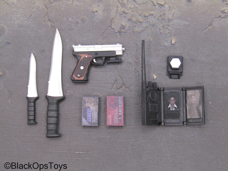 Load image into Gallery viewer, Hot Toys Resident Evil - Pistol w/Gear Set
