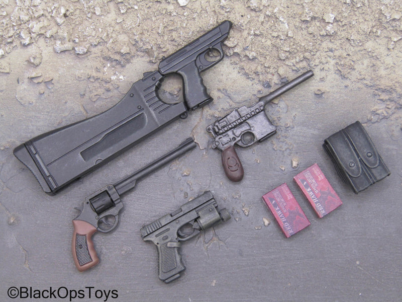 Load image into Gallery viewer, Hot Toys Resident Evil - Pistol Set w/Ammo Boxes &amp; Pouch
