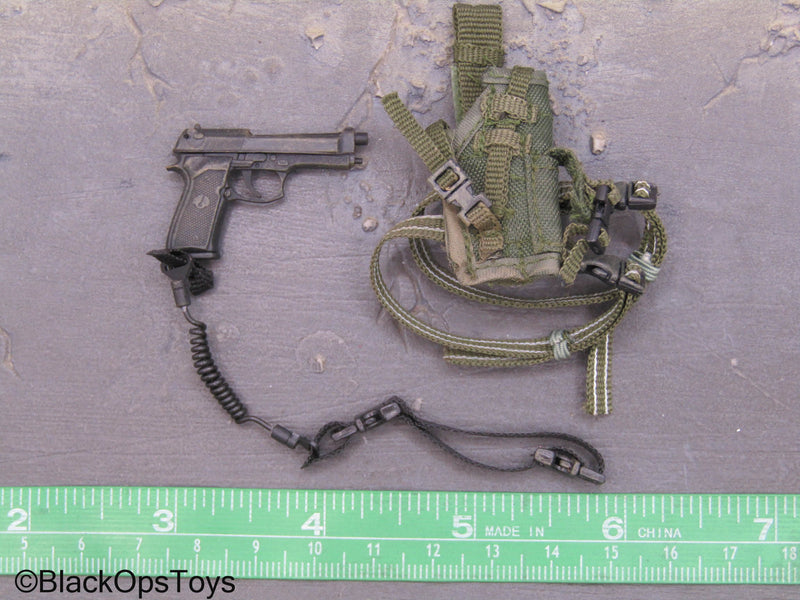 Load image into Gallery viewer, Hot Toys - M9 Pistol w/Green Drop Leg Holster
