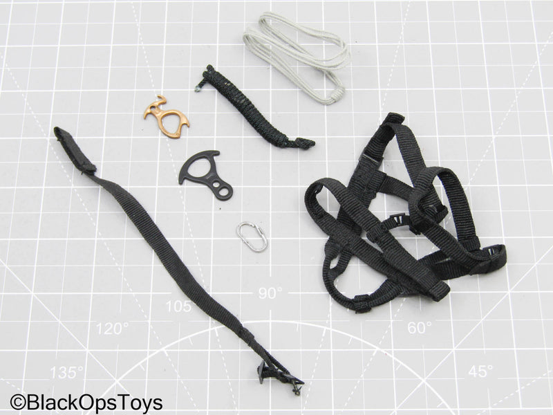 Load image into Gallery viewer, Black Climbing Harness &amp; Gear Set (Hot Toys)
