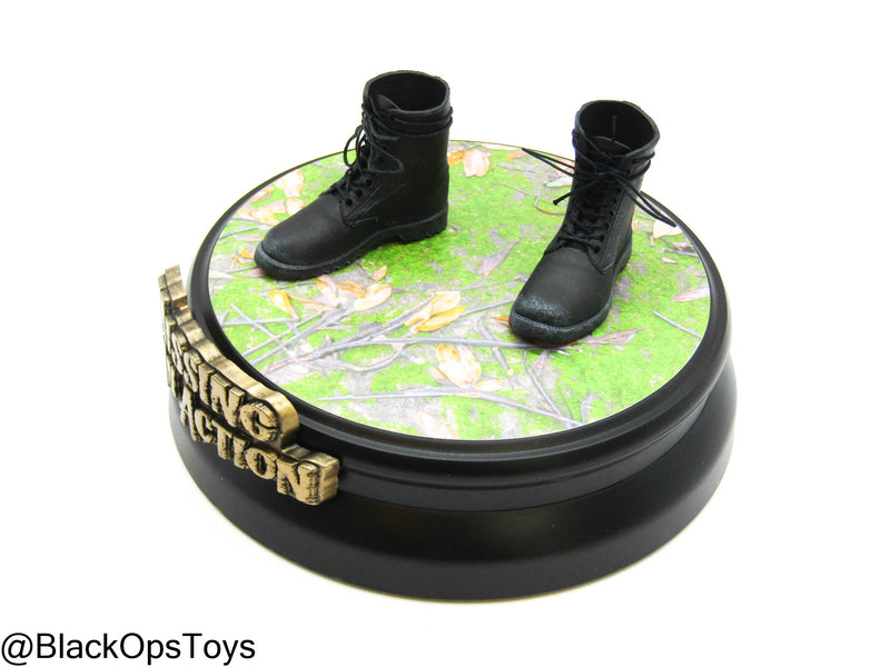 Load image into Gallery viewer, Missing In Action - Magnetic Combat Boots (Peg Type) w/Magnetic Stand
