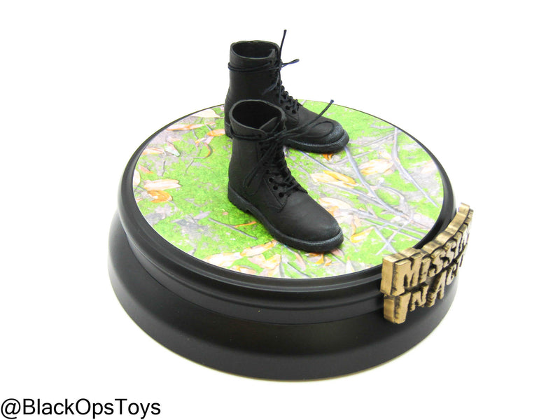 Load image into Gallery viewer, Missing In Action - Magnetic Combat Boots (Peg Type) w/Magnetic Stand
