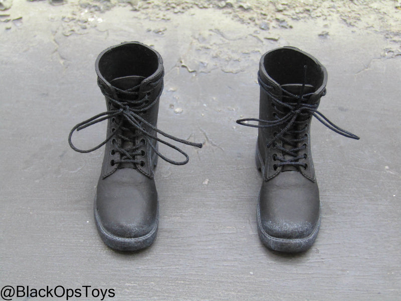 Load image into Gallery viewer, Missing In Action - Magnetic Combat Boots (Peg Type) w/Magnetic Stand
