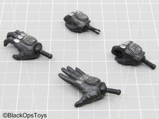 Futuristic Gloved Right Hands w/Pegs (x4) (Sideshow Collectibles)