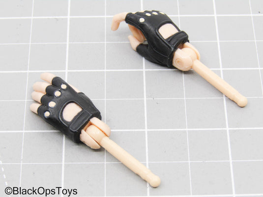 Female Black Fingerless Gloved Hands w/Pegs (BBI)