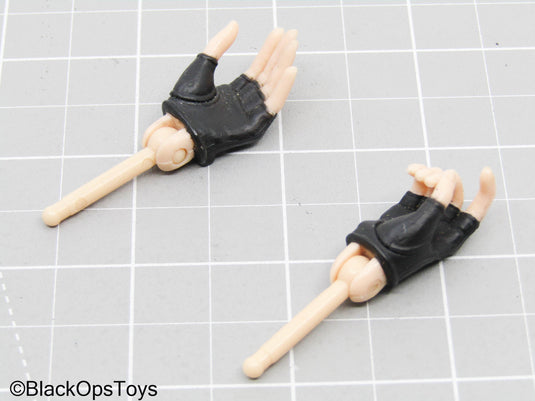 Female Black Fingerless Gloved Hands w/Pegs (BBI)