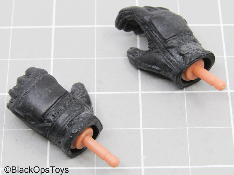 Load image into Gallery viewer, Black Gloved Hands w/Pegs (Dragon)
