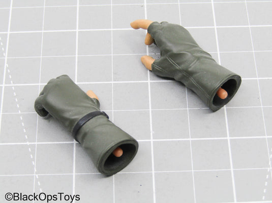 Green Gloved Hands w/Pegs (BBI)