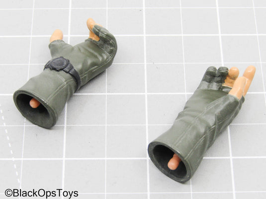 Green Gloved Hands w/Pegs (BBI)