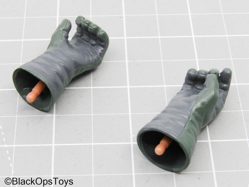 Load image into Gallery viewer, Green Gloved Hands w/Pegs (Dragon)
