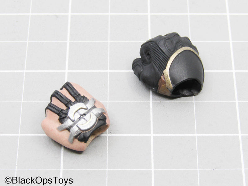 Load image into Gallery viewer, Avengers - Hawkeye - Black Gloved Hands

