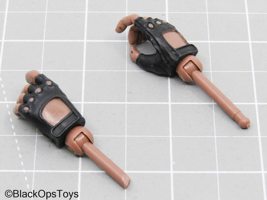 Female Black Fingerless Gloved Hands w/Pegs (BBI)