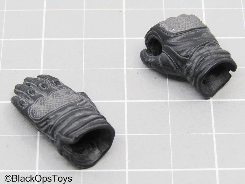 Load image into Gallery viewer, Black Gloved Hands (Sideshow Collectibles)
