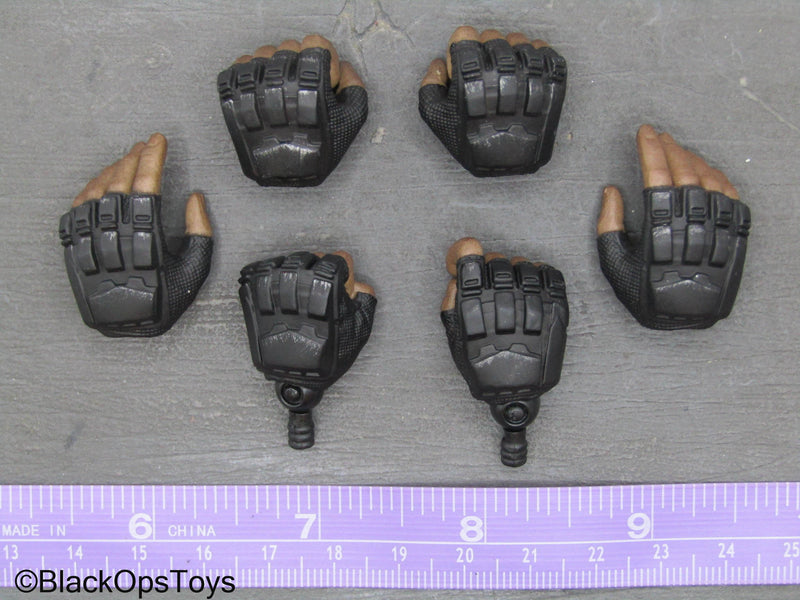 Load image into Gallery viewer, Star Wars Moff Gideon - AA Male Fingerless Gloved Hand Set

