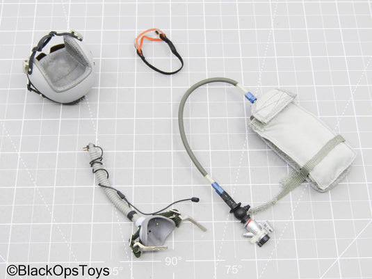 Aviator Grey Helmet w/Oxygen Tank & Mask (Hot Toys)