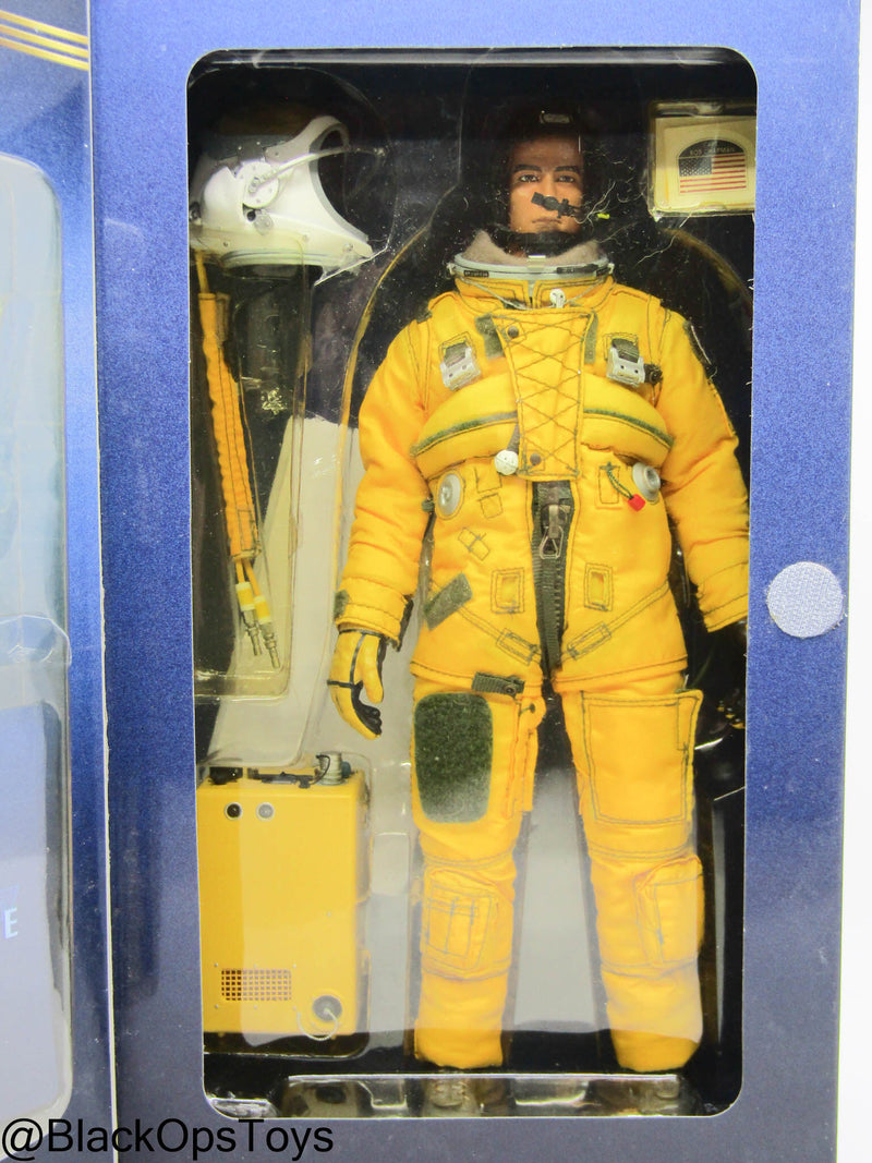 Load image into Gallery viewer, Elite Force - Aviator U-2 Pilot Captain Bob Chapman - MINT IN OPEN BOX
