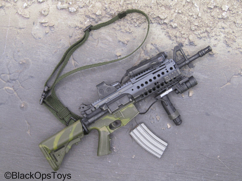 Load image into Gallery viewer, Hot Toys - Camo M4 Rifle w/RIS Rail
