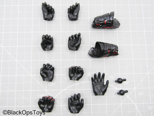 Batman Arkham Knight - Futura Knight - Gauntlets w/Gloved Hands