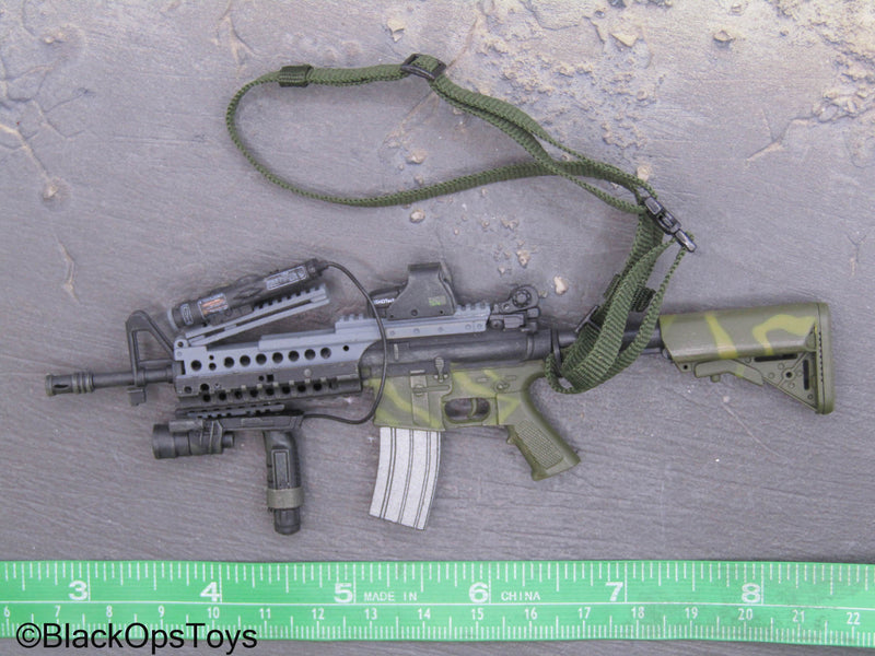 Load image into Gallery viewer, Hot Toys - Camo M4 Rifle w/RIS Rail
