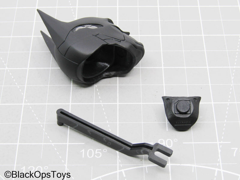 Load image into Gallery viewer, Batman Arkham Knight - Futura Knight - Headsculpt w/Faceplates
