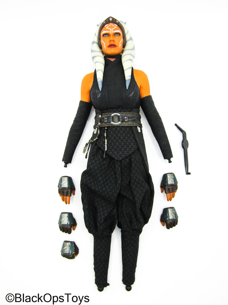 Load image into Gallery viewer, Star Wars Ahsoka Tano DX - Orange Female Body w/Jedi Uniform Set
